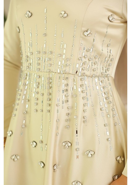 Kloş Önü Taş Desenli Saten Tesettür Abiye Elbise Bej 1680 indirimleri