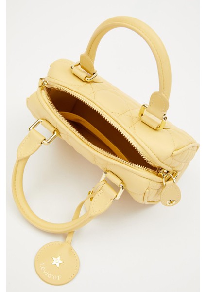 Sarı Kilit Aksesuar Detaylı El Çantası modelleri