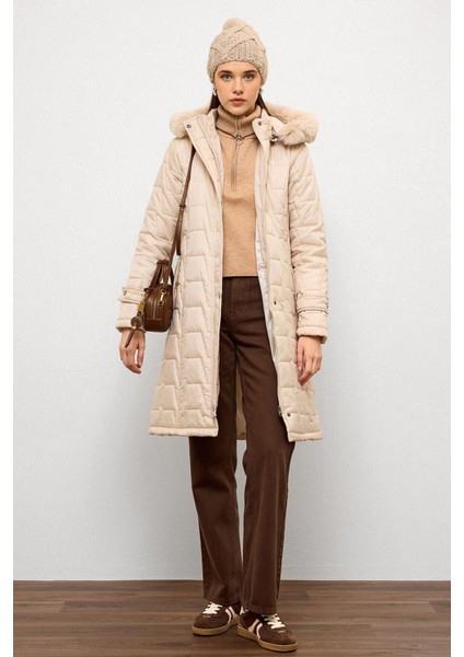 Çıkabilir Kürklü Kapüşonlu Fermuar Kapamalı Kapitone Mont Taş 6779