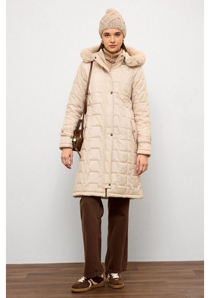 Çıkabilir Kürklü Kapüşonlu Fermuar Kapamalı Kapitone Mont Taş 6779 modelleri