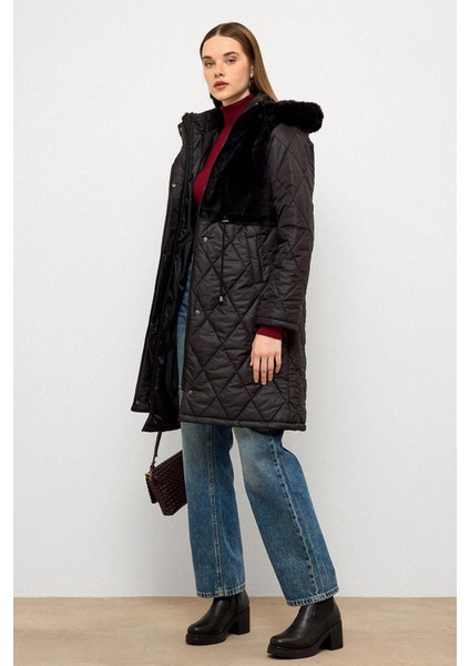 Çıkabilen Kürklü Kapüşonlu Pelüş Garnili Kapitone Mont Siyah 6781 modelleri