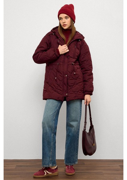 Kapüşonlu Beli Bağcıklı Kısa Kapitone Mont Bordo 6777 modelleri
