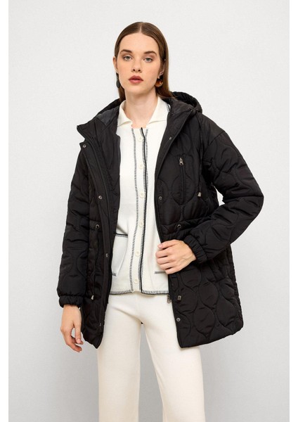 Kapüşonlu Beli Bağcıklı Kısa Kapitone Mont Siyah 6777 modelleri