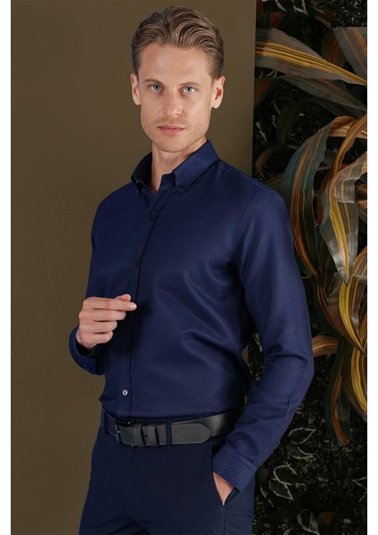 GK 686 Slim Fit Koyu Lacivert Klasik Gömlek fırsatları
