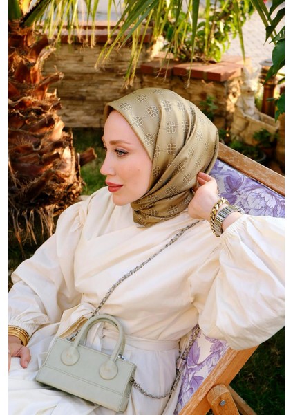 Açık Yeşil Ayarlanabilir Kilit Detaylı El Çantası