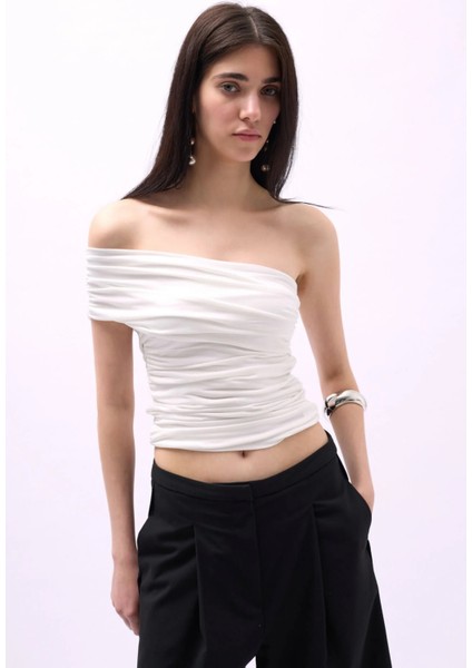 Tek Omuz Büzgülü Beyaz Bluz
