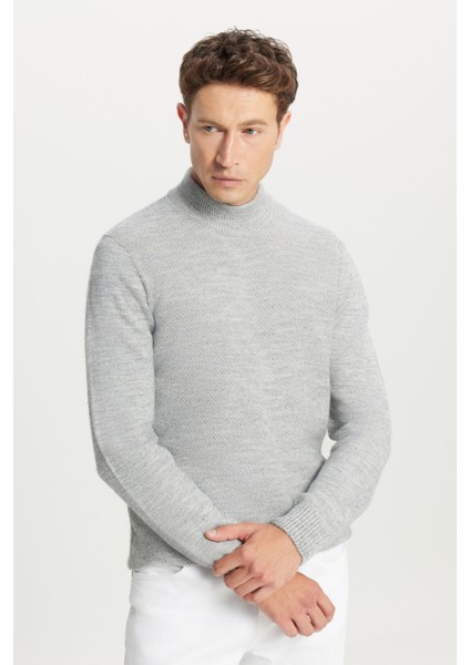 Standart Fit Normal Kesim Yarım Balıkçı Yaka Jakarlı Triko Kazak modelleri