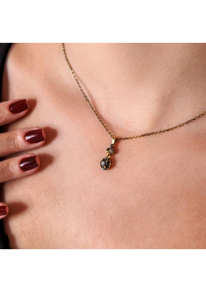 Zamansız Pırıltı Antrasit Kadın 2'li Takı Seti Küpe Kolye Takım Bakır El Yapımı Kararma Yapmaz Kutulu modelleri