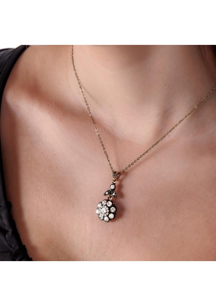 Divanhane Kadın 2'li Takı Seti Küpe Kolye Takım Bakır El Yapımı Kristal Taşlı Kararma Yapmaz Kutulu modelleri