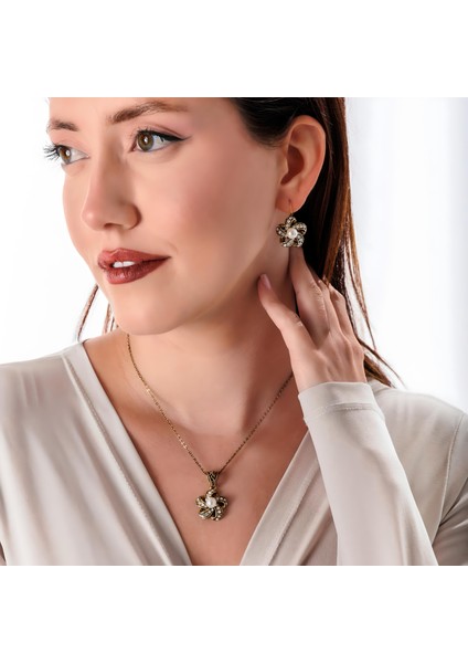 Incili Çiçek Kadın 2'li Takı Seti Küpe Kolye Takım Bakır El Yapımı Kristal Taşlı Kararma Yapmaz Kutulu