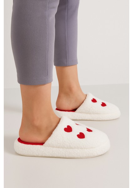 Peluş Kırmızı Aşk Kalpli Kadın Ev Terliği Rahat ve Şık Kışlık Hafif Kaymaz fiyatları