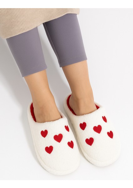 Peluş Kırmızı Aşk Kalpli Kadın Ev Terliği Rahat ve Şık Kışlık Hafif Kaymaz indirimleri