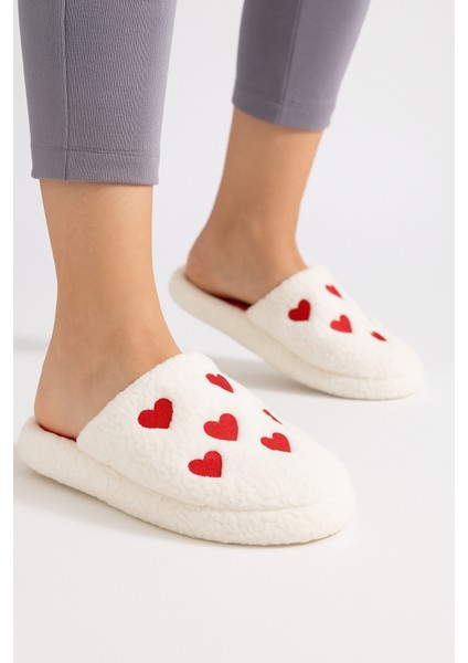 Peluş Kırmızı Aşk Kalpli Kadın Ev Terliği Rahat ve Şık Kışlık Hafif Kaymaz