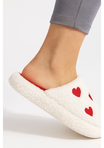 Peluş Kırmızı Aşk Kalpli Kadın Ev Terliği Rahat ve Şık Kışlık Hafif Kaymaz