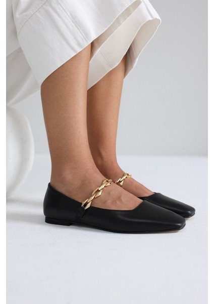 Babet 2521 - Parlak Zincir Detaylı Siyah Kadın Babet