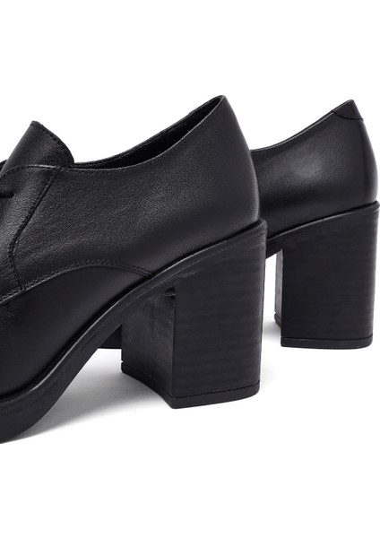 Kadın Siyah Bağcıklı Kalın Topuklu Deri Maskülen Ayakkabı 25AFD201818
