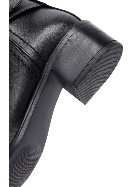 Kadın Siyah Fermuarlı Kısa Kalın Topuklu Deri Bot 25WFD202818