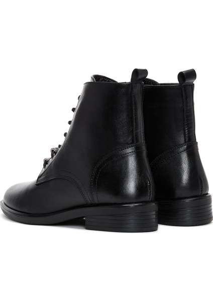 Kadın Siyah Bağcıklı Fermuar Detaylı Deri Postal Bot 25WFD420118