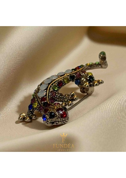 Çelik Broş – Zirkon Taşlı Renkli Modern Hayvan Figürlü Hediyelik Aksesuar Şık Parlak ışıltılı Zarif Tasarım Trend takı Model