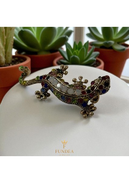 Çelik Broş – Zirkon Taşlı Renkli Modern Hayvan Figürlü Hediyelik Aksesuar Şık Parlak ışıltılı Zarif Tasarım Trend takı Model fırsatları