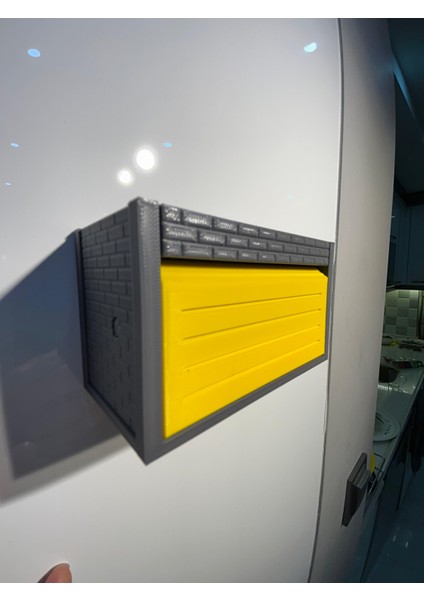 Garaj Tasarımlı Açılabilir Hareketli Kapaklı Anahtarlık (Oyuncak Araba Dahil Değil) fiyatları