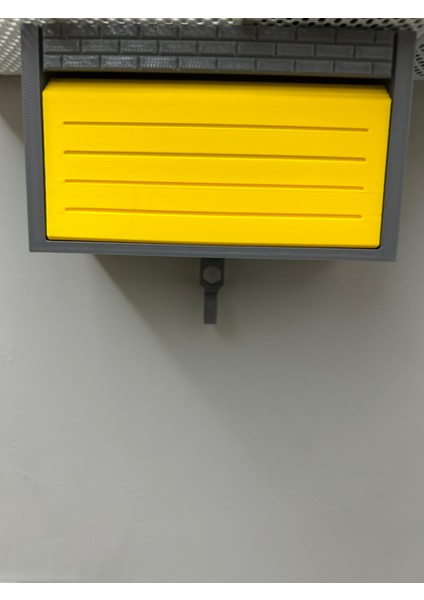 Garaj Tasarımlı Açılabilir Hareketli Kapaklı Anahtarlık (Oyuncak Araba Dahil Değil)