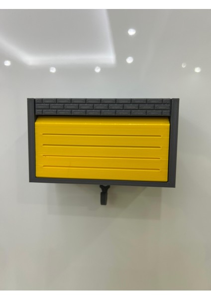 Garaj Tasarımlı Açılabilir Hareketli Kapaklı Anahtarlık (Oyuncak Araba Dahil Değil)