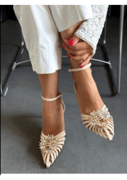 LES013 Bej Önü Çiçek Taş Işlemeli Abiye Ayakkabı Stiletto