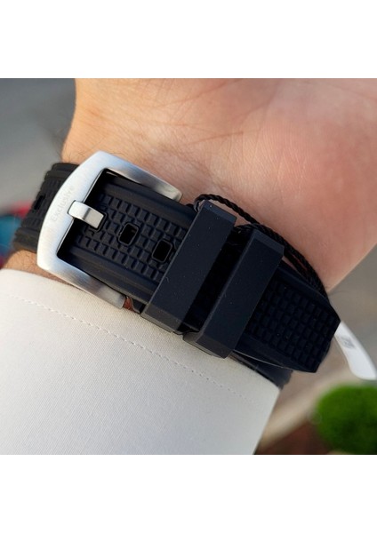 DK.1.10676.1 Siyah Silikon Kordonlu Gümüş Renk Çelik Kasa Chronograph Takvimli Erkek Kol Saati fırsatları