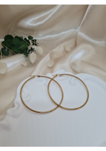 Kadın Altın Renk Büyük Halka Küpe – Minimal ve Şık Tasarım modelleri