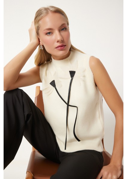 Çiçek Detaylı Triko Süveter LPF0083 Ekru