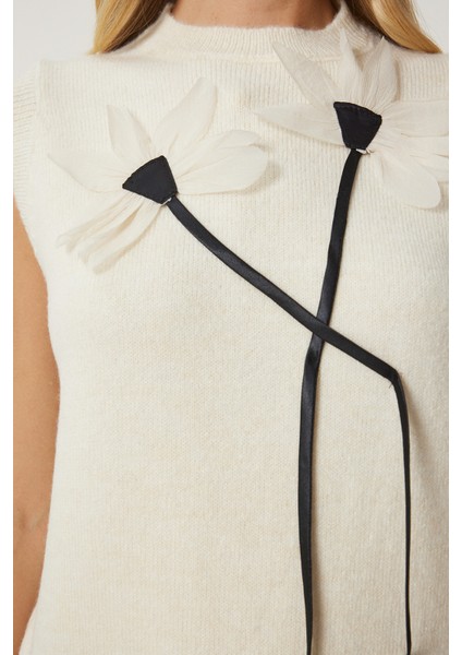 Çiçek Detaylı Triko Süveter LPF0083 Ekru modelleri