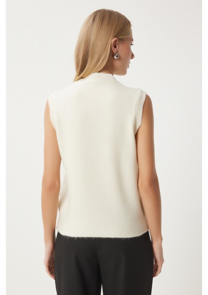 Çiçek Detaylı Triko Süveter LPF0083 Ekru fırsatları