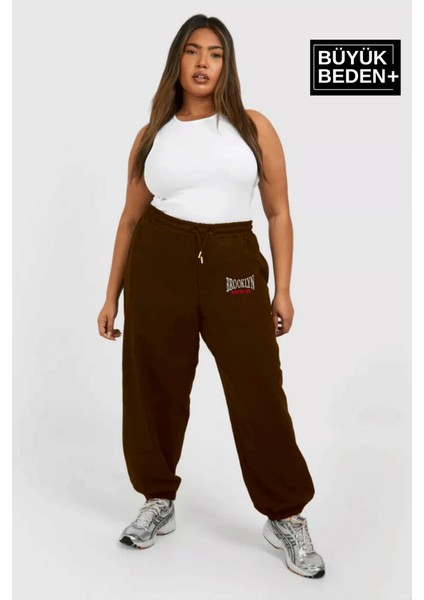 Kadın Büyük Beden Paça Lastikli Buyuk Brooklyn Baskılı Ince Eşofman Altı SPR24BEAK49