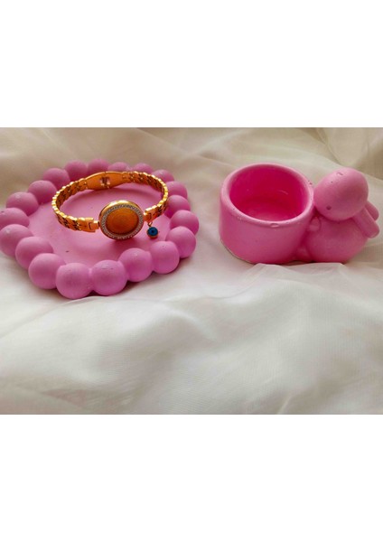 Modern ve Eğlenceli: Tavşanlı Şamdan ve Pembe Takı Düzenleyici Seti