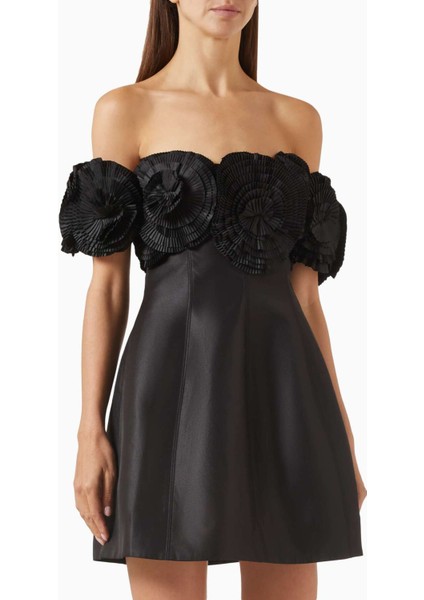 Siyah Off-Shoulder Mini Elbise - Astar, %65 Polyester %35 Pamuk, Saten Kumaş, Rozet Detaylı