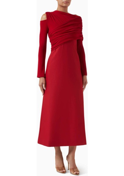 Asimetrik Midi Elbise: Soğuk Omuz Detaylı, A-Line Silüet, Zarif ve Şık Tasarım