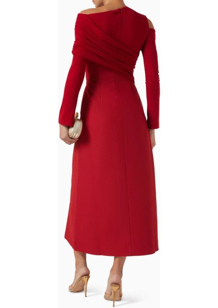 Asimetrik Midi Elbise: Soğuk Omuz Detaylı, A-Line Silüet, Zarif ve Şık Tasarım modelleri