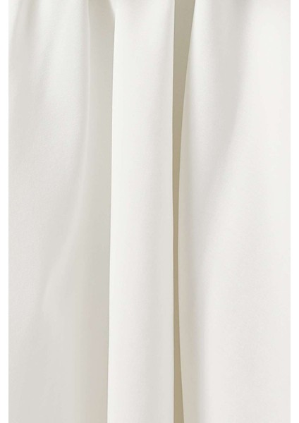 Beyaz Pregirili Elbise - Yüksek Kalite Polyester - Şık Tasarım ile Minimalist Görünüm indirimleri