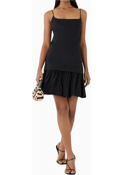 Ari Mini Elbise Kare Yaka ve Zarif Siluet ile Şıklığı Yansıtan Kadın Elbisesi fırsatları