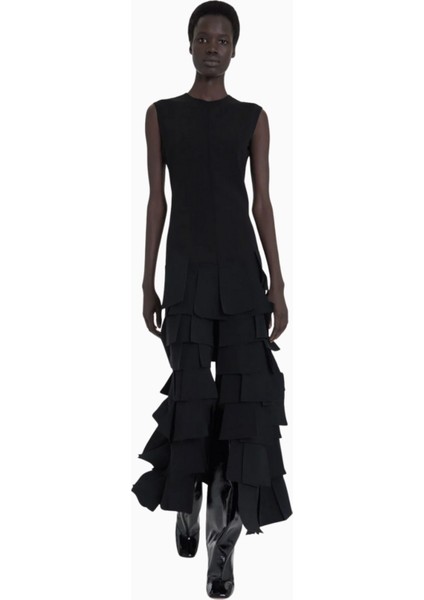 Siyah Anvelop Siluetli Kolsuz Elbise Lazer Kesim ve Yırtmaç Detaylı Modern Zarafet fiyatları