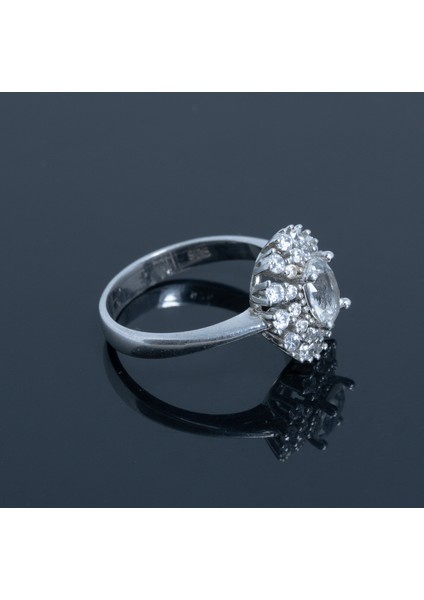 Zirkon Taşlı Çiçek Tasarımlı 925 Ayar Gümüş Kadın Yüzük Parmağa Göre Ayarlanır 3.85 gr modelleri