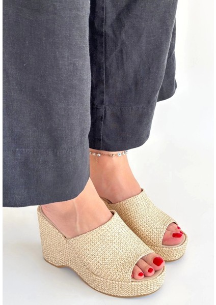 Tlay Bej Hasır Dokumalı Dolgu Topuk Terlik