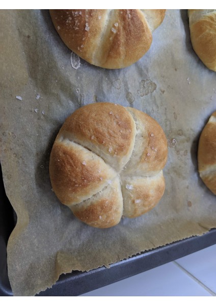 Breadkit – Çiçek Desenli Ekmek Aparatı