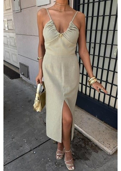 Göğsü Aksesuarlı Önü Yırtmaçlı Elbise 2899 modelleri