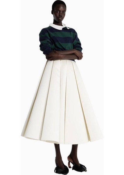 Inci Beyazı Saten Panel Etek Yüksek Bel ve Kavisli Etek Ucu ile Akıcı Şıklık