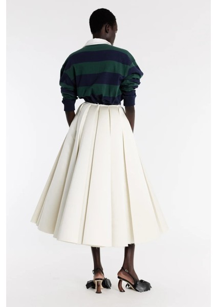 Inci Beyazı Saten Panel Etek Yüksek Bel ve Kavisli Etek Ucu ile Akıcı Şıklık fırsatları