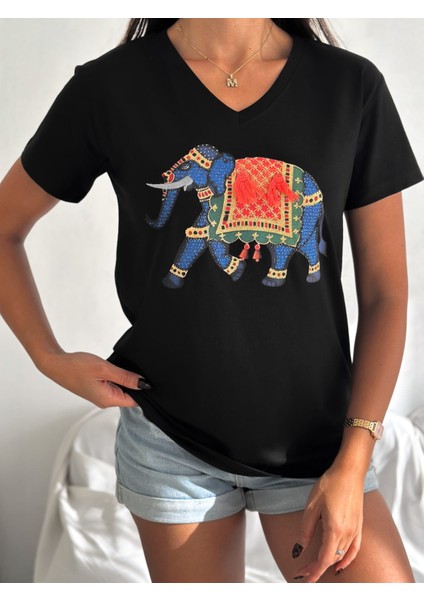 Özgü Giyim Butik Laderra Kadın V Yaka Siyah Önü Fil Desenli Pul Payet Işli T-Shirt