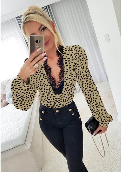 Kadın Uzun Kollu önden Derin Dantel Yaka Leopar Desenli Dalgıç Bluz modelleri