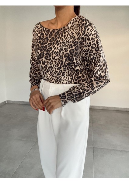 Kadın Uzun Kollu Kayık Yaka Detay Leopar Desen Bluz fiyatları